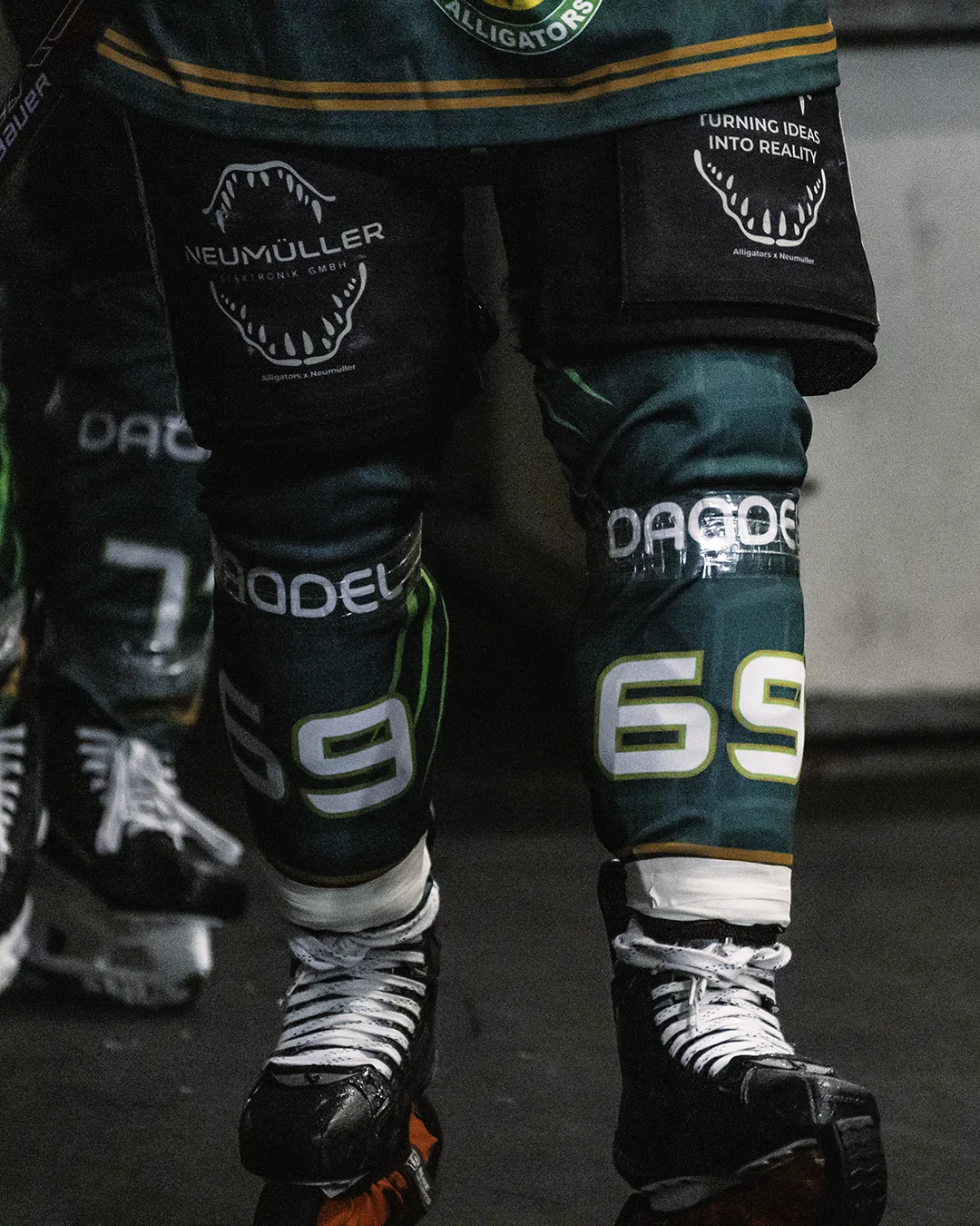 Daddel GmbH Logo auf den Stutzen der Höchstadt Alligators